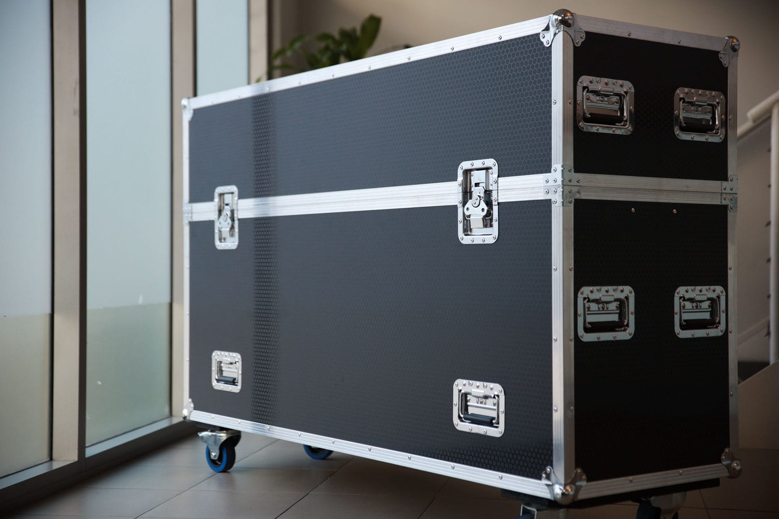 65" tv road case