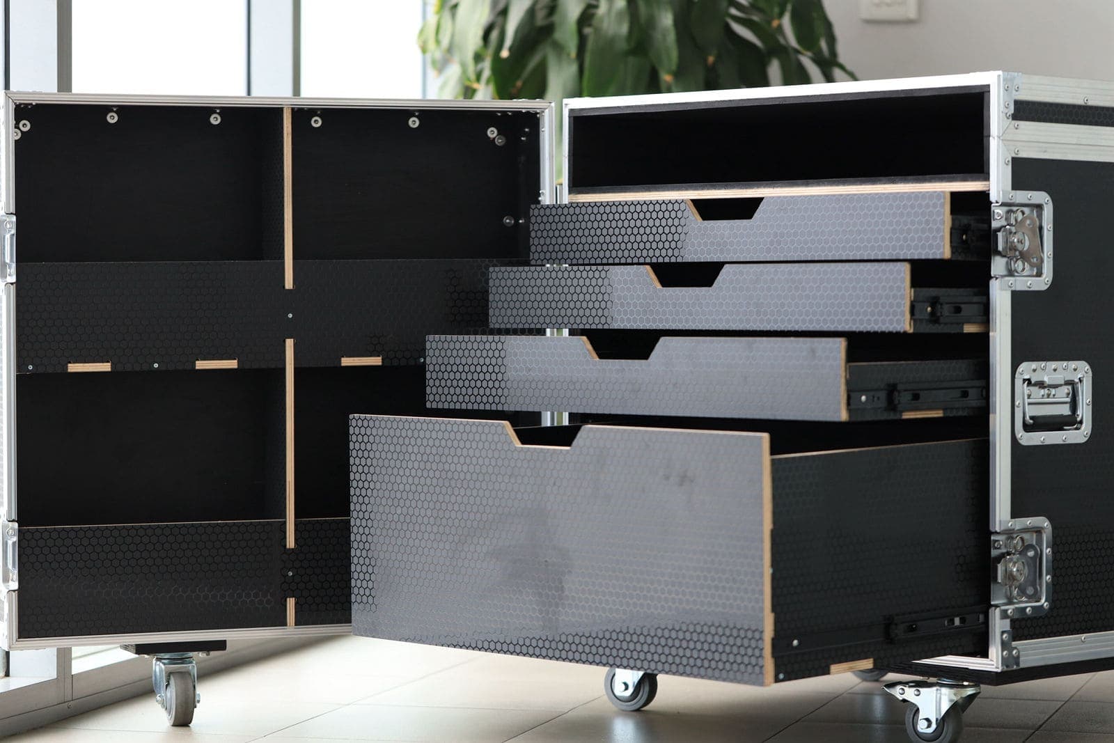 Motorsport Drawer Case3 1 1