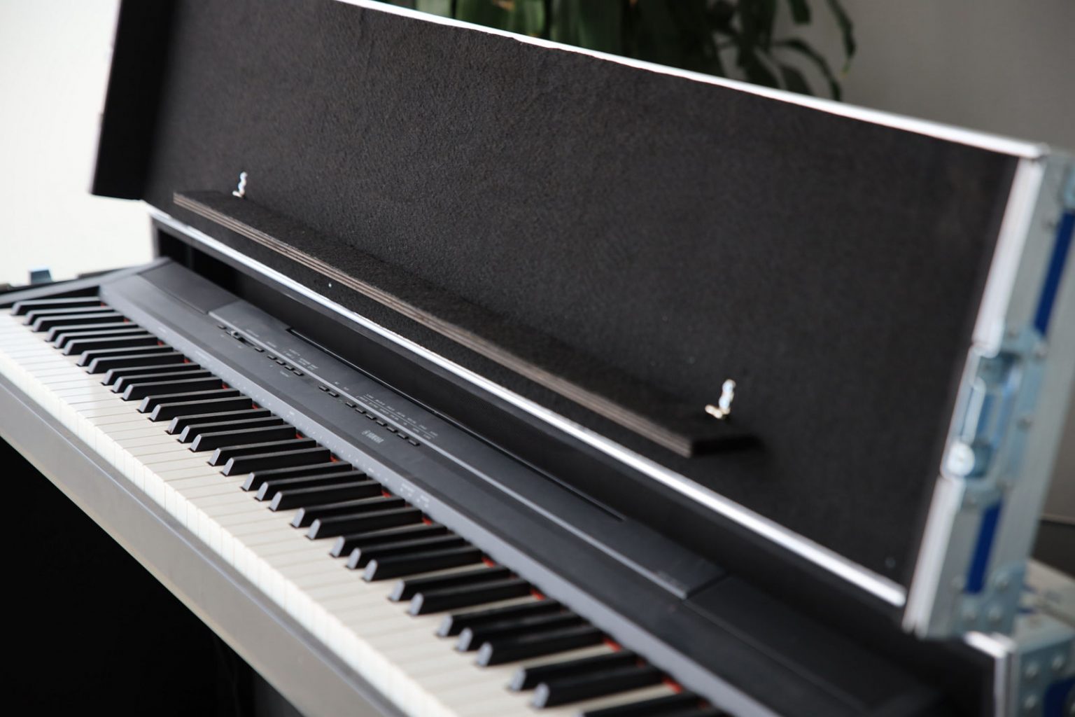 Custom Case/Stand for Yamaha P115 Keyboard Armor Road Cases