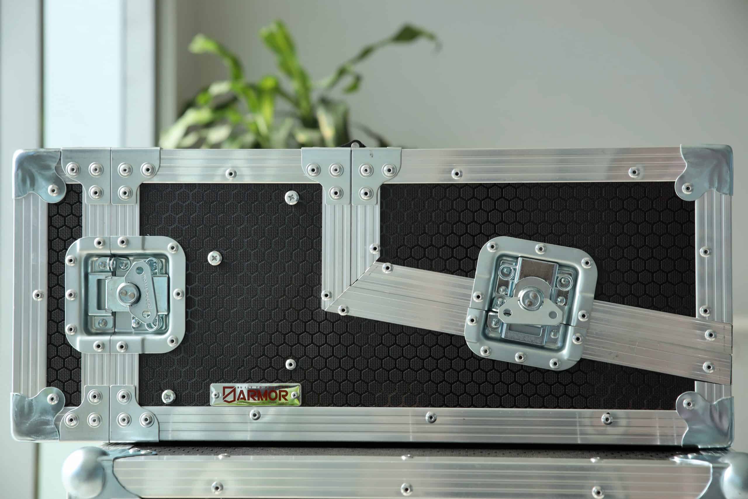 Flight case with flip up lid