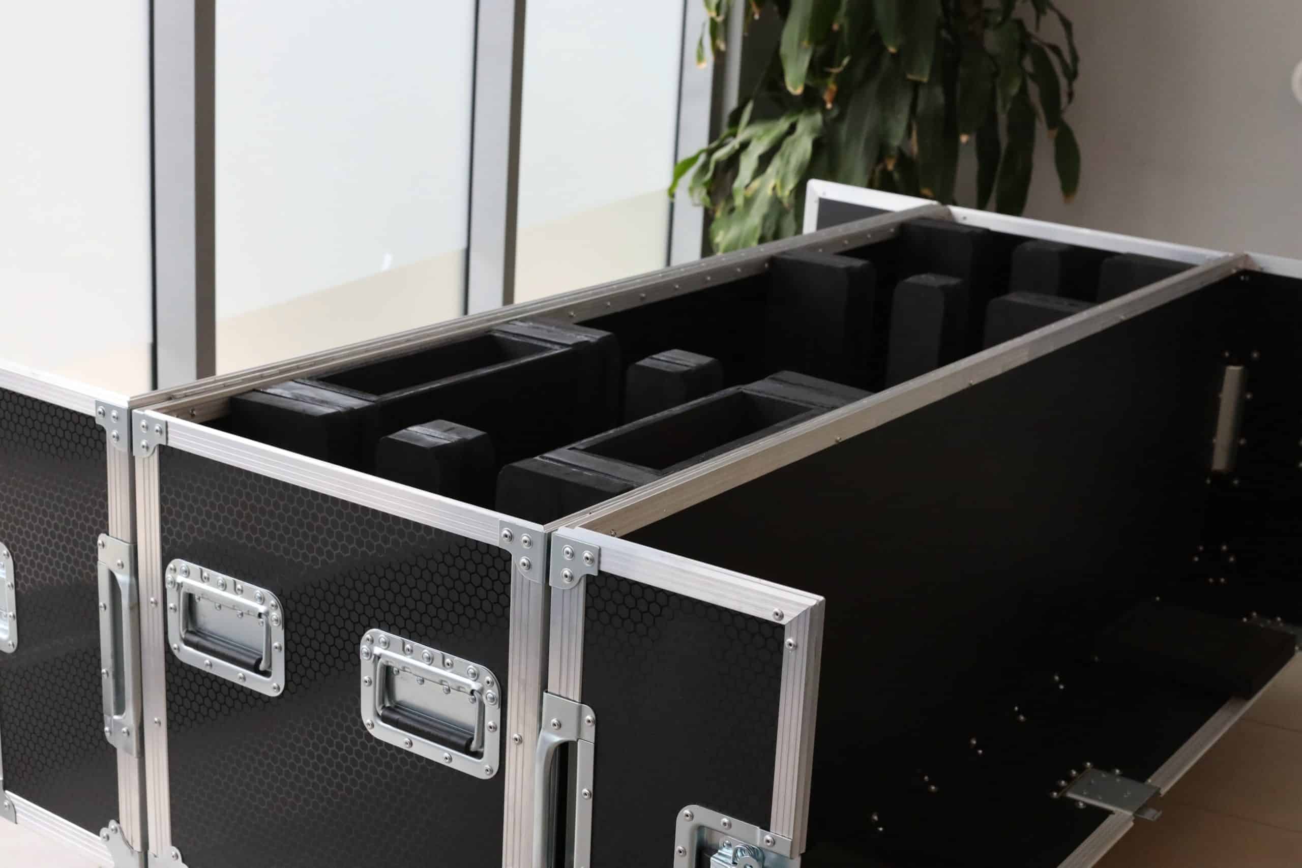 TV road case for 75 inch TV screens5 scaled