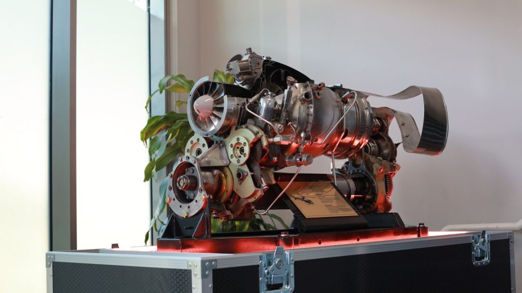Engine Display Road Case 4 1