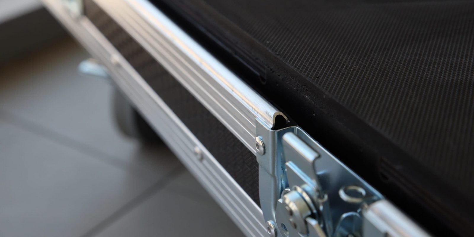 EE25T9 Aluminium Tongue Edge Extrusion 9MM Gap Armor Road Cases