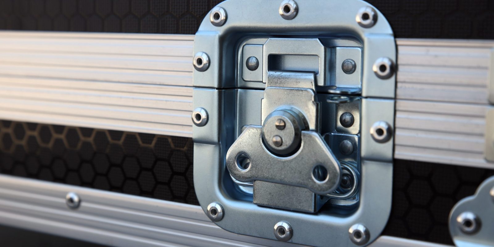 road case medium latch l2208m
